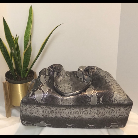 Lg Silver/ Snake Look Tote Bag. DSW Never Used - Picture 2 of 3